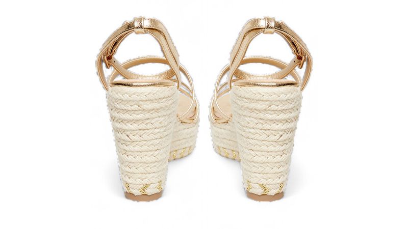 Sandalia casual Sfera color dorado para mujer