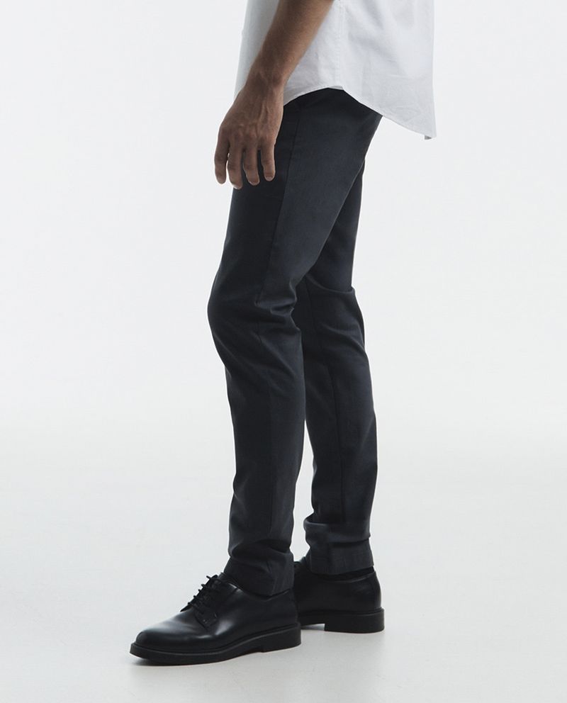 104655355-BF-Pantalon-chino-Sfera-gris-solido-para-hombre