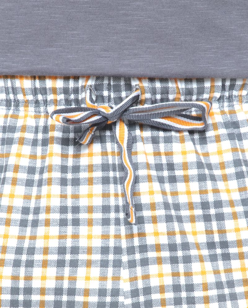 104578677-Pijama-con-short-Admas-gris-y-amarillo-para-hombre
