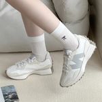 104704601-Zapato-New-Balance-327-casual-deportivo--blanco-gris-para-mujer