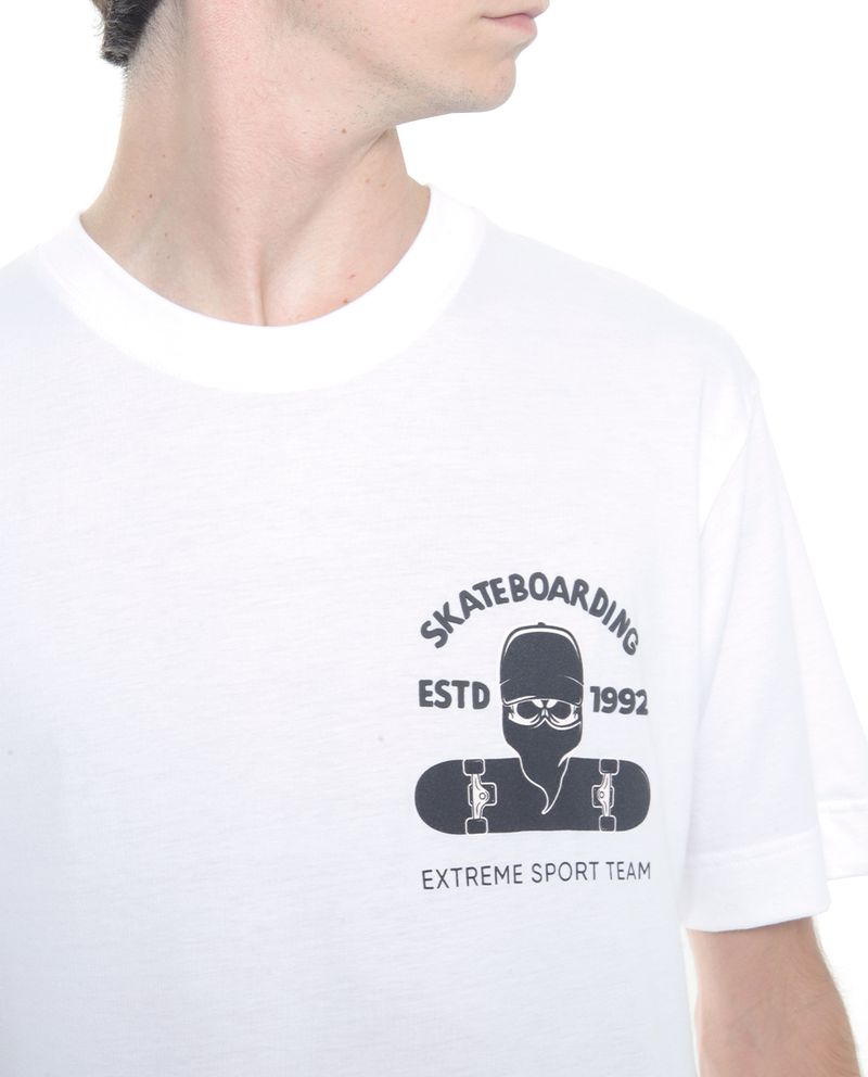 104687169-Camiseta-Orange-oversized-fit-blanca-estampado-Skateboarding-para-hombre