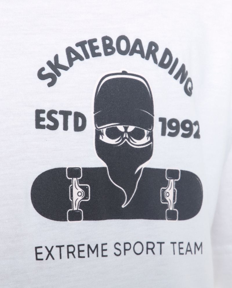 104687169-Camiseta-Orange-oversized-fit-blanca-estampado-Skateboarding-para-hombre