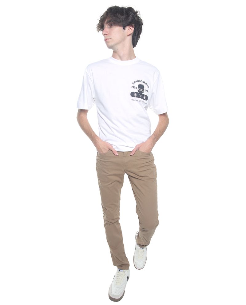 104687169-Camiseta-Orange-oversized-fit-blanca-estampado-Skateboarding-para-hombre