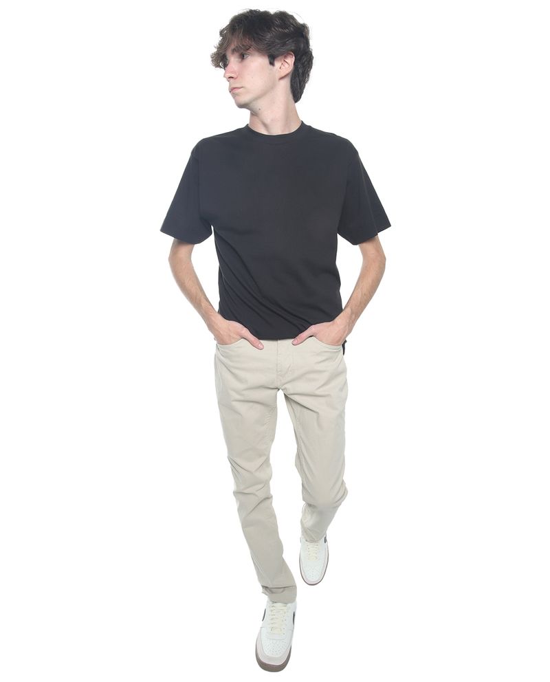 104687193-Camiseta-Orange-oversized-fit-negra-solida-para-hombre