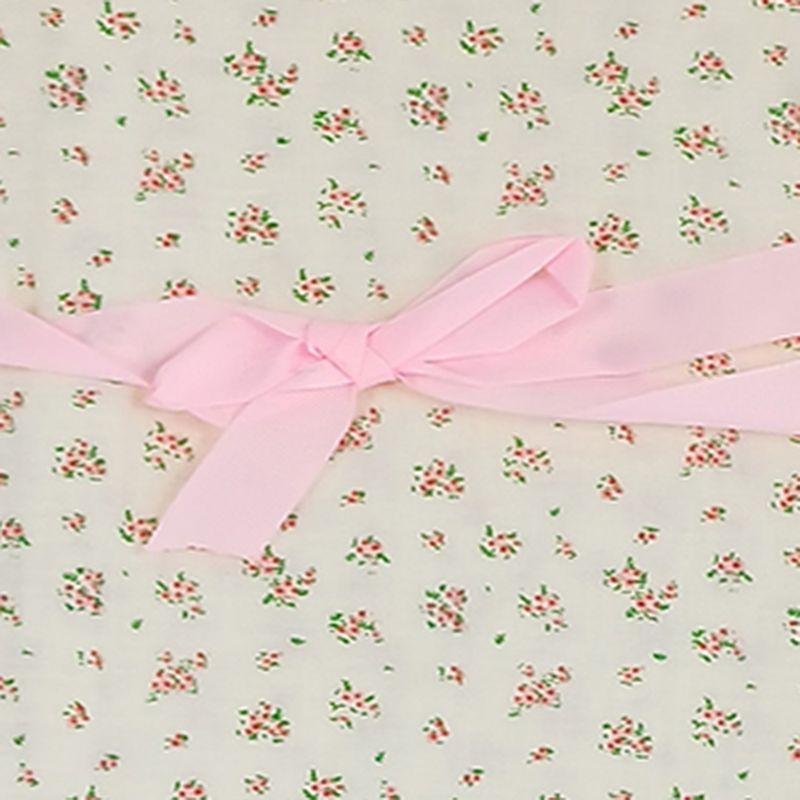104407908-Frazada-beige-con-estampado-de-flores-para-bebe-niña
