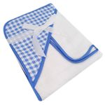 104407914-Toalla-blanca-con-capucha-para-bebe-niño