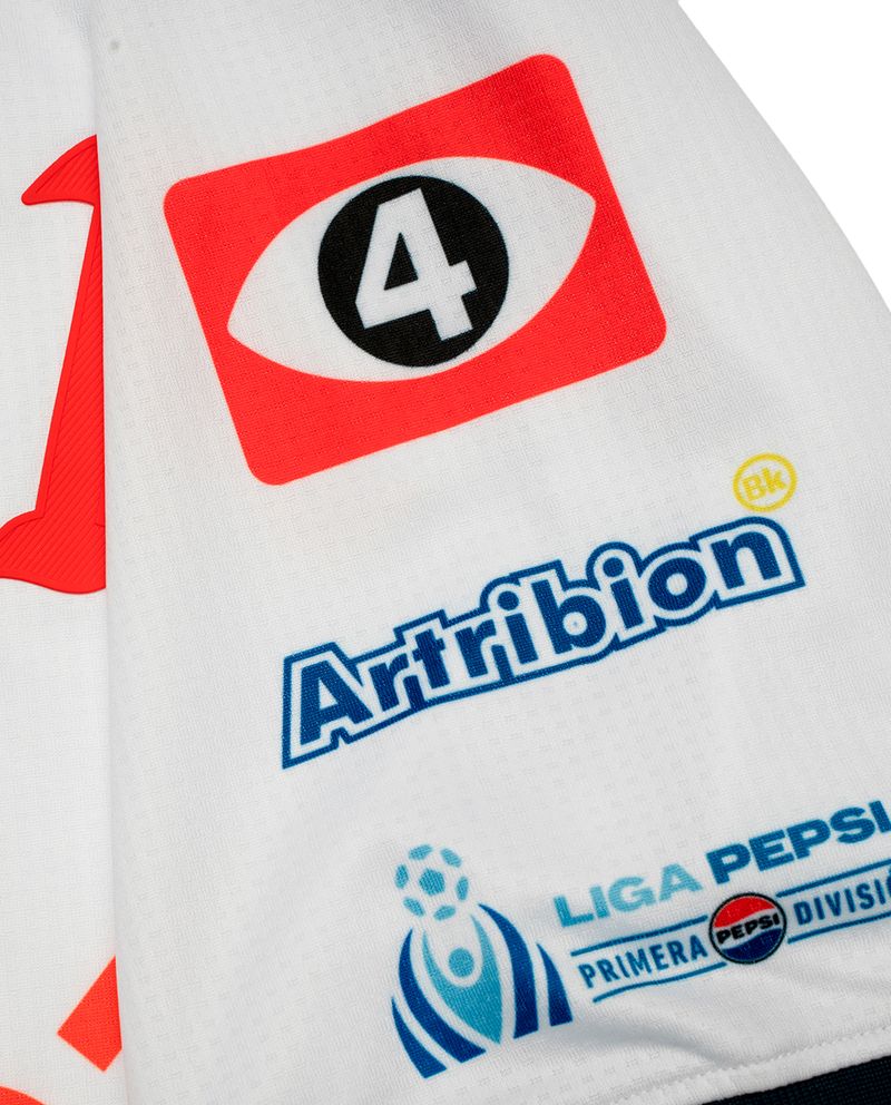 104580083-Camiseta-local-blanca-Umbro-Alianza-2024-25