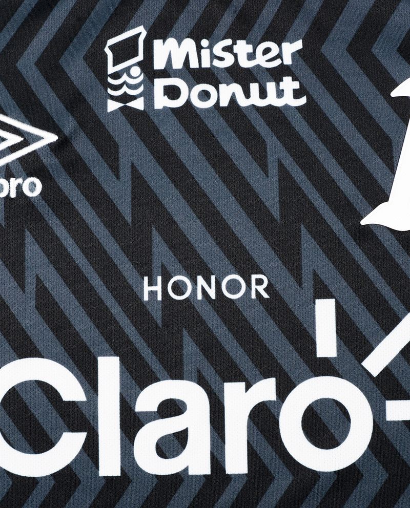 104580109-Camiseta-negra-de-portero-Umbro-Alianza-2024-25