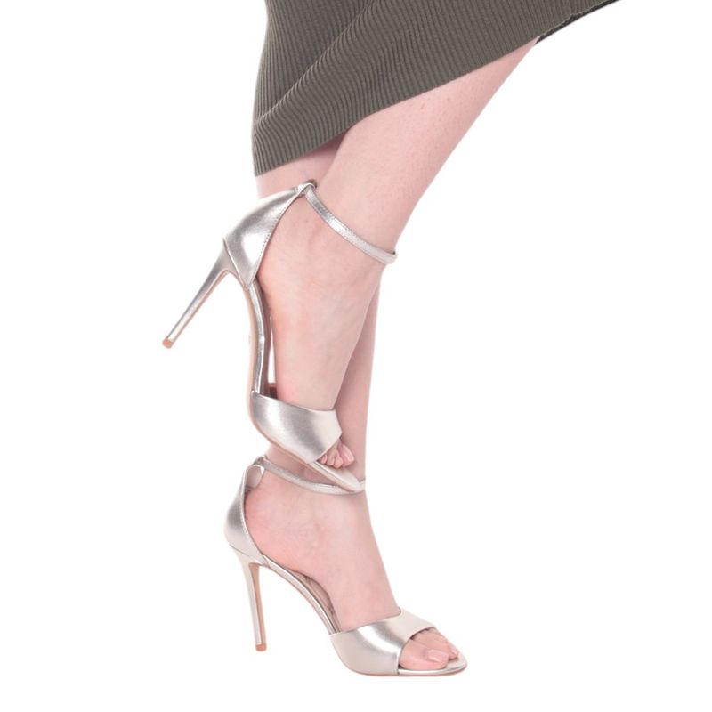 104655043-Sandalia-de-vestir-Aldo-color-dorado-para-mujer