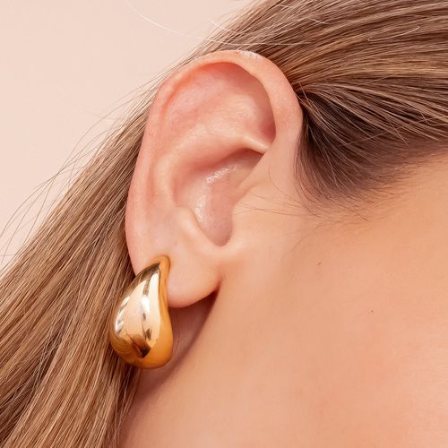 Aretes de gota dorados para mujer