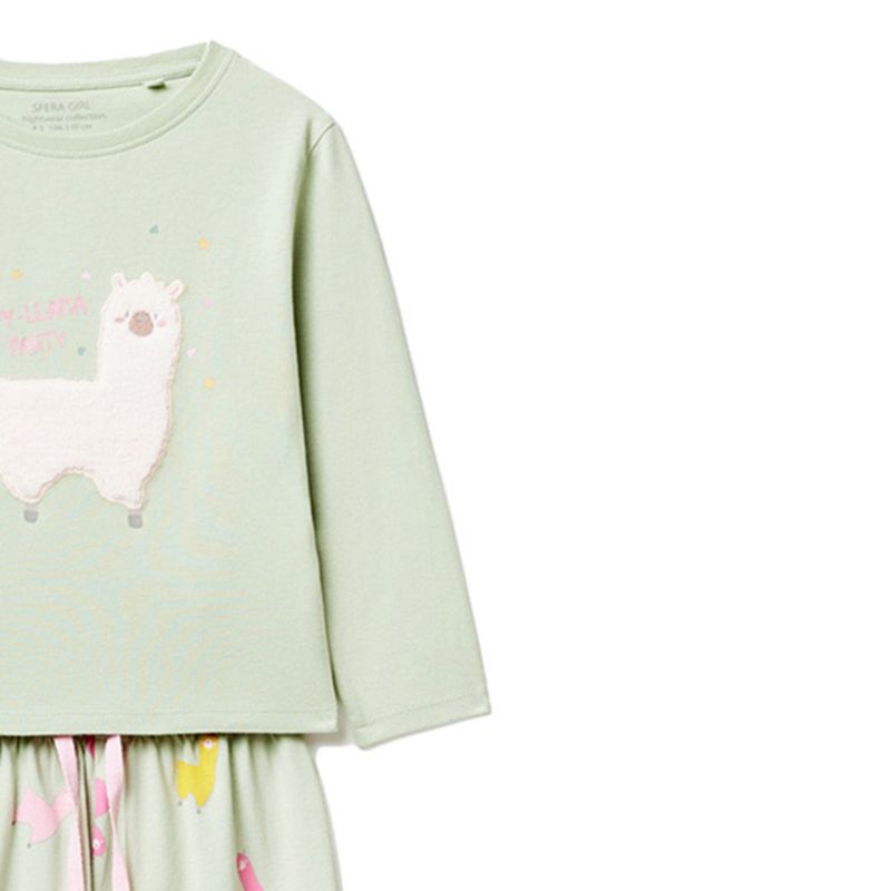 104716654-Pijama-verde-con-estampado-de-llama-para-niña