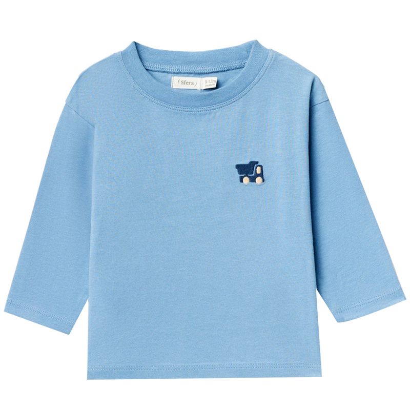 104714448-Camiseta-celeste-con-carrito-bordado-para-bebe-niño