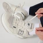 104688089-Zapato-New-Balance-550-casual-color-beige-para-mujer