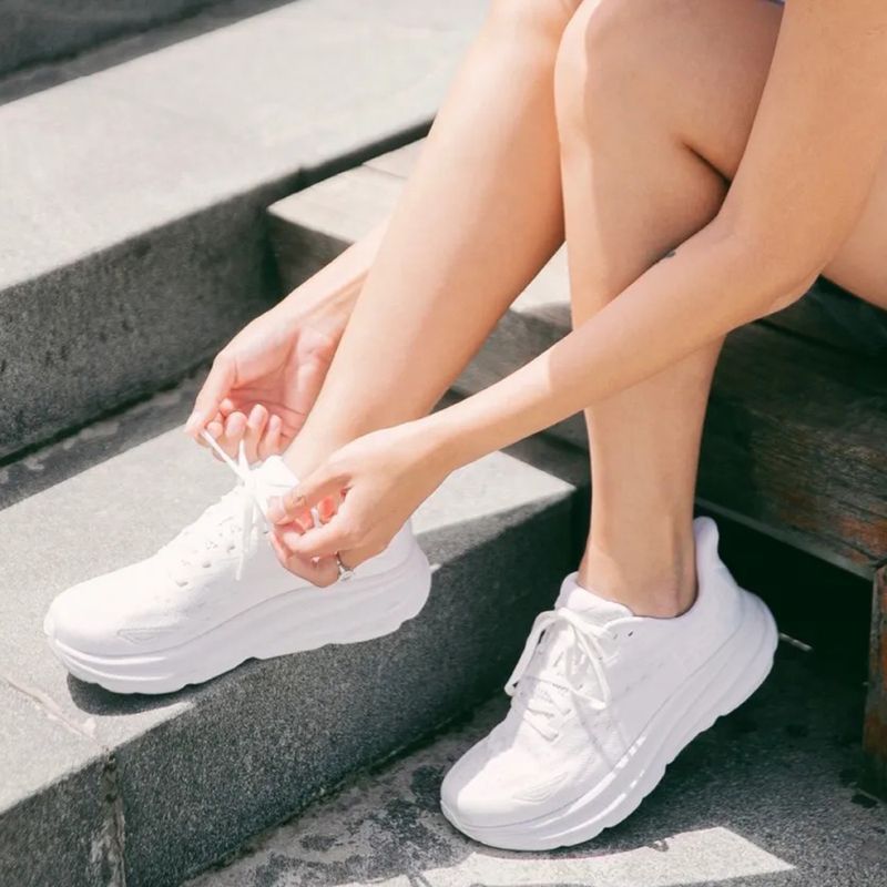 104717955-Zapato-Hoka-Clifton-9-deportivo-blanco-para-mujer