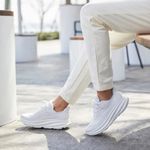 104717955-Zapato-Hoka-Clifton-9-deportivo-blanco-para-mujer