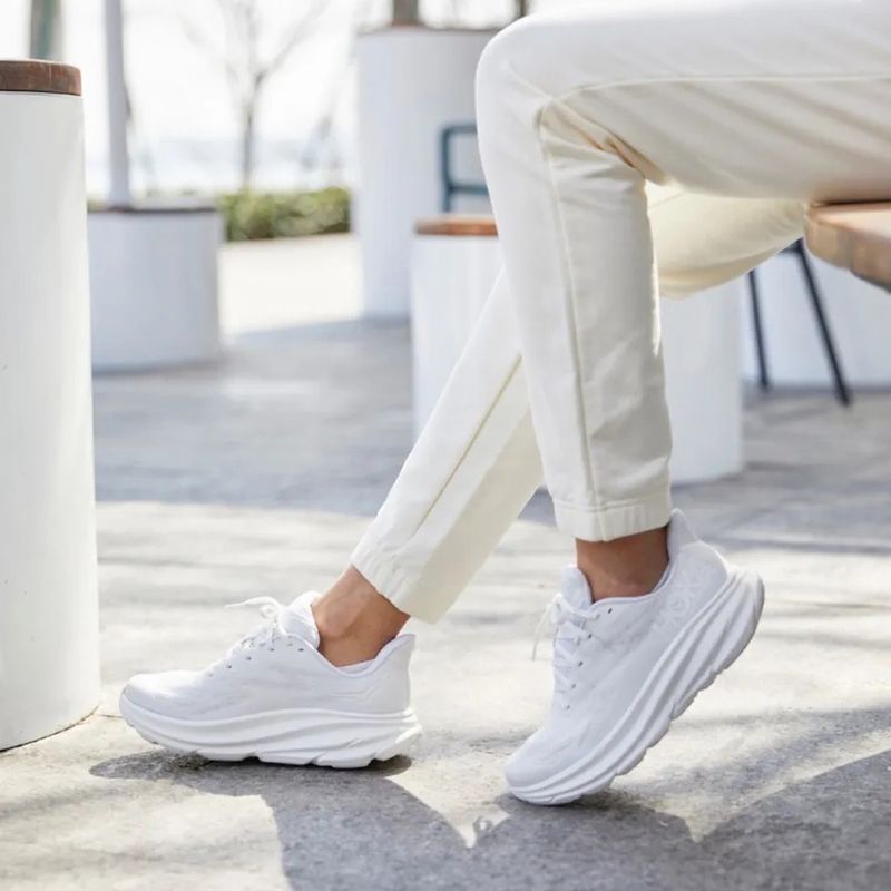 104717955-Zapato-Hoka-Clifton-9-deportivo-blanco-para-mujer