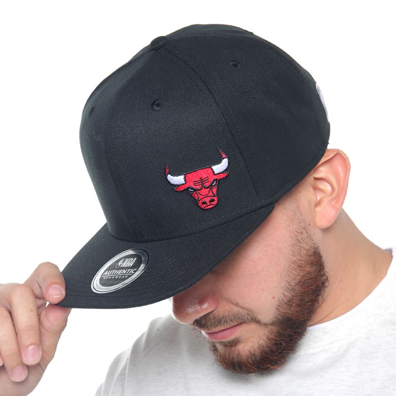 104616783-Gorra-deportiva-NBA-Bulls-negra