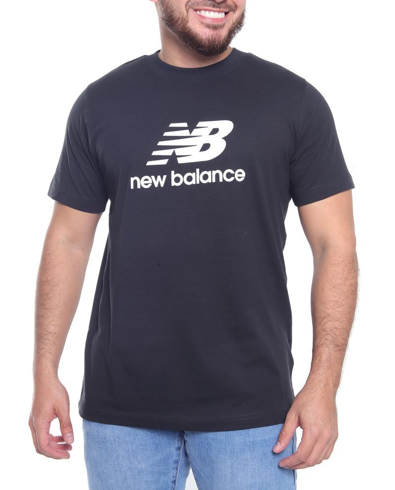 104630361-Camiseta-deportiva-New-Balance-negra-estampada-para-hombre