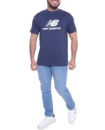 104630364-Camiseta-deportiva-New-Balance-azul-navy-estampada-para-hombre