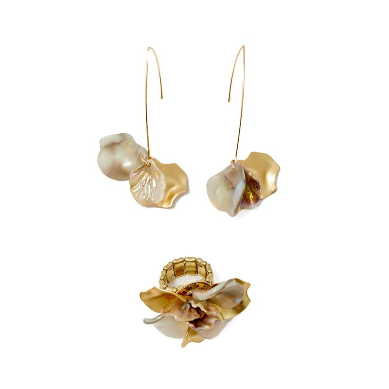 104720465-Conjunto-aretes-y-anillo-dorado-para-mujer