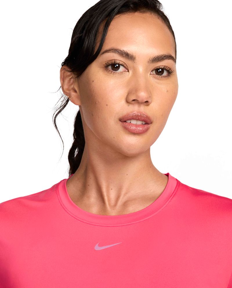 104659754-Camiseta-deportiva-Nike-rosada-manga-corta-para-mujer