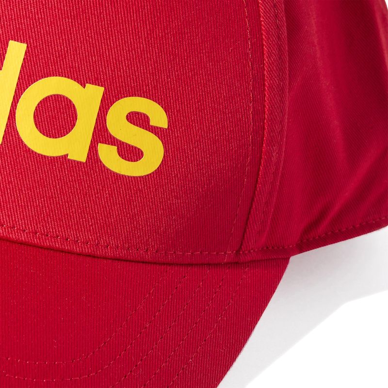 104686704-Gorra-deportiva-Adidas-roja-estampada