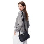 104707316-Cartera-crossbody-H-Co-color-negro-para-mujer