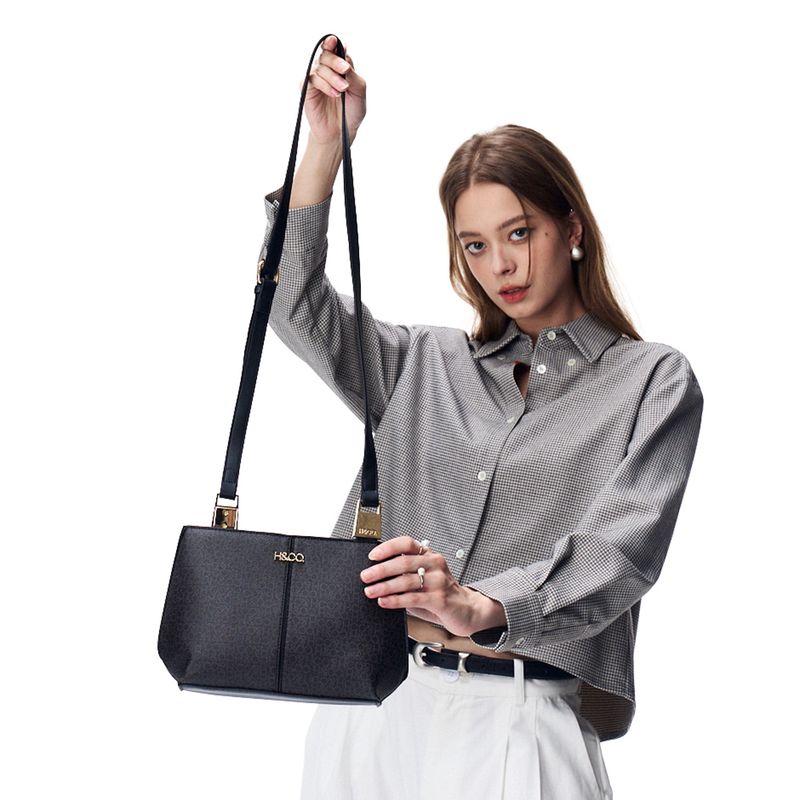 104707316-Cartera-crossbody-H-Co-color-negro-para-mujer