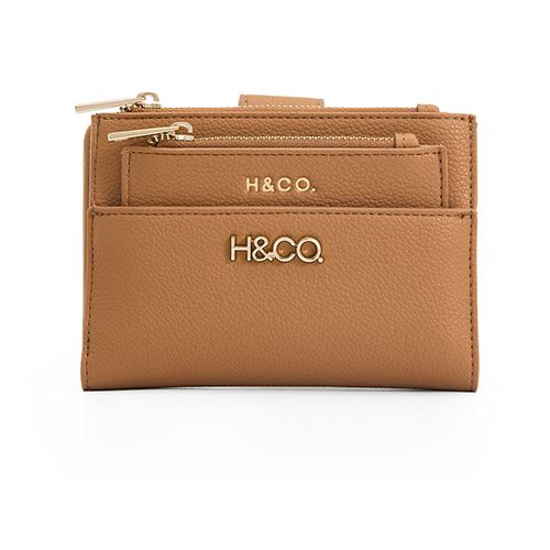 Billetera flap H&Co color café para mujer