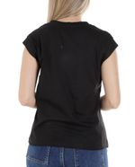 104564972-Camiseta-Sabrina-negra-manga-corta-para-mujer