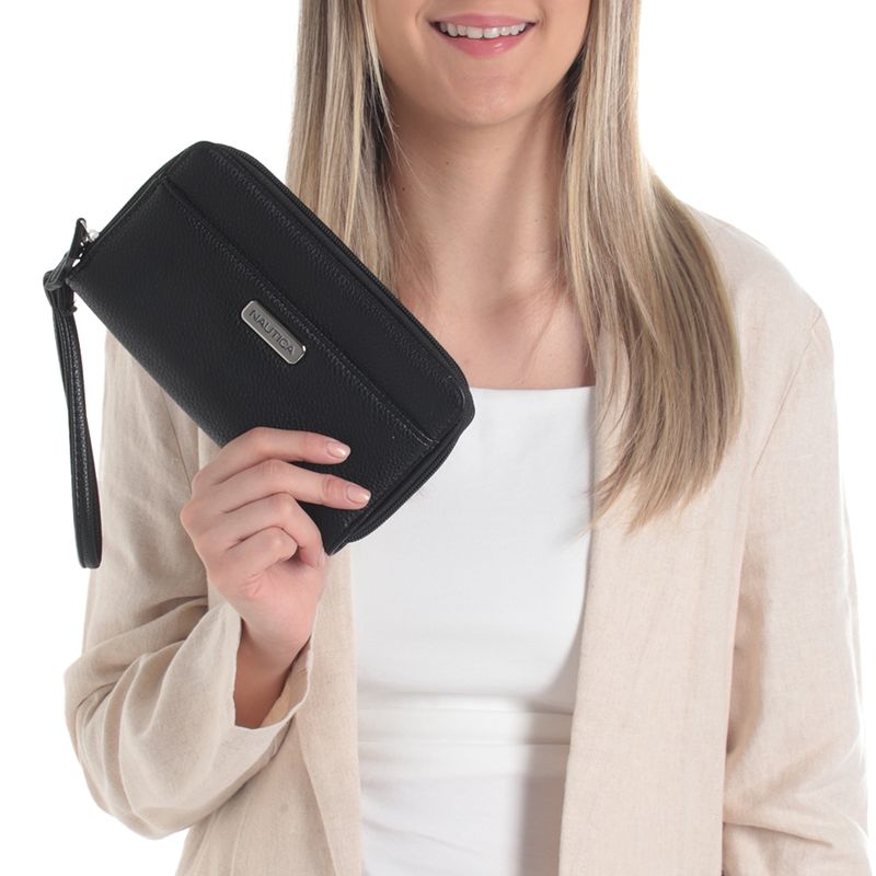 104659316-Billetera-zip-around-Nautica-color-negro-para-mujer