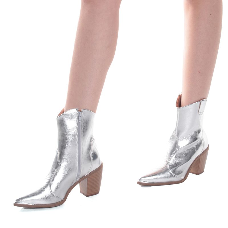 104628501-Bota-casual-Sabrina-color-plata-para-mujer