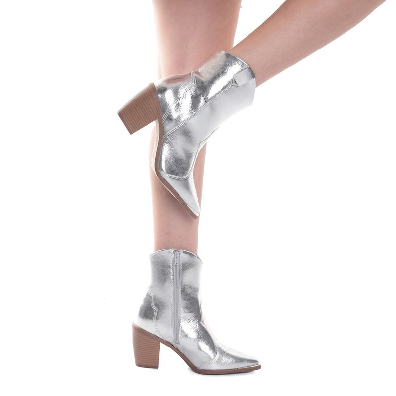 104628501-Bota-casual-Sabrina-color-plata-para-mujer