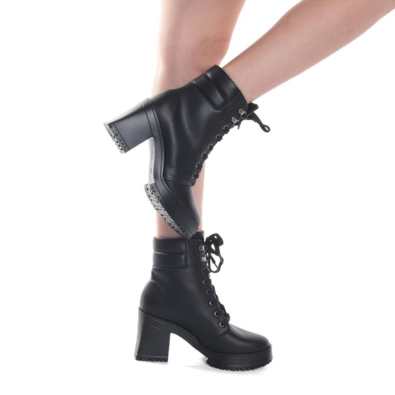 104628506-Bota-casual-Sabrina-color-negro-para-mujer