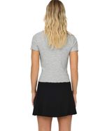104642092-Camiseta-Only-gris-manga-corta-para-mujer