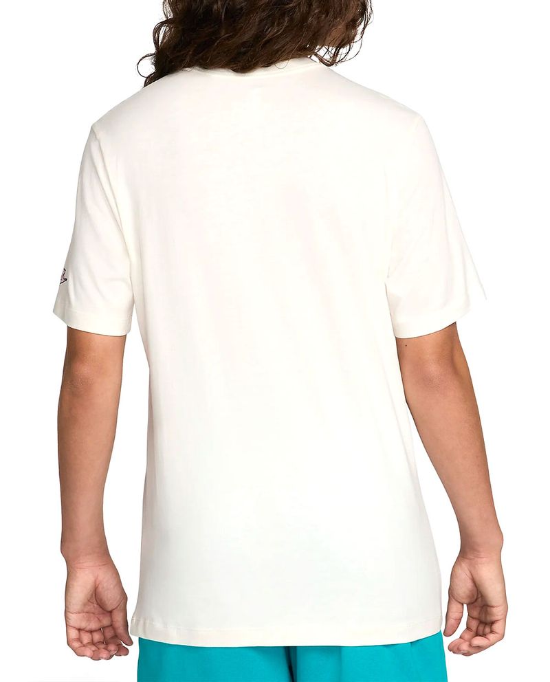 104705055-Camiseta-deportiva-Nike-blanca-estampada-para-hombre