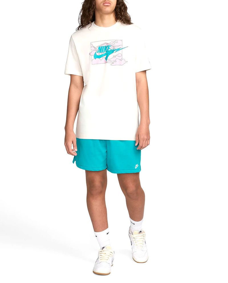 104705055-Camiseta-deportiva-Nike-blanca-estampada-para-hombre
