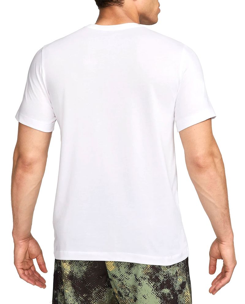 104705059-Camiseta-deportiva-Nike-blanca-estampada-para-hombre