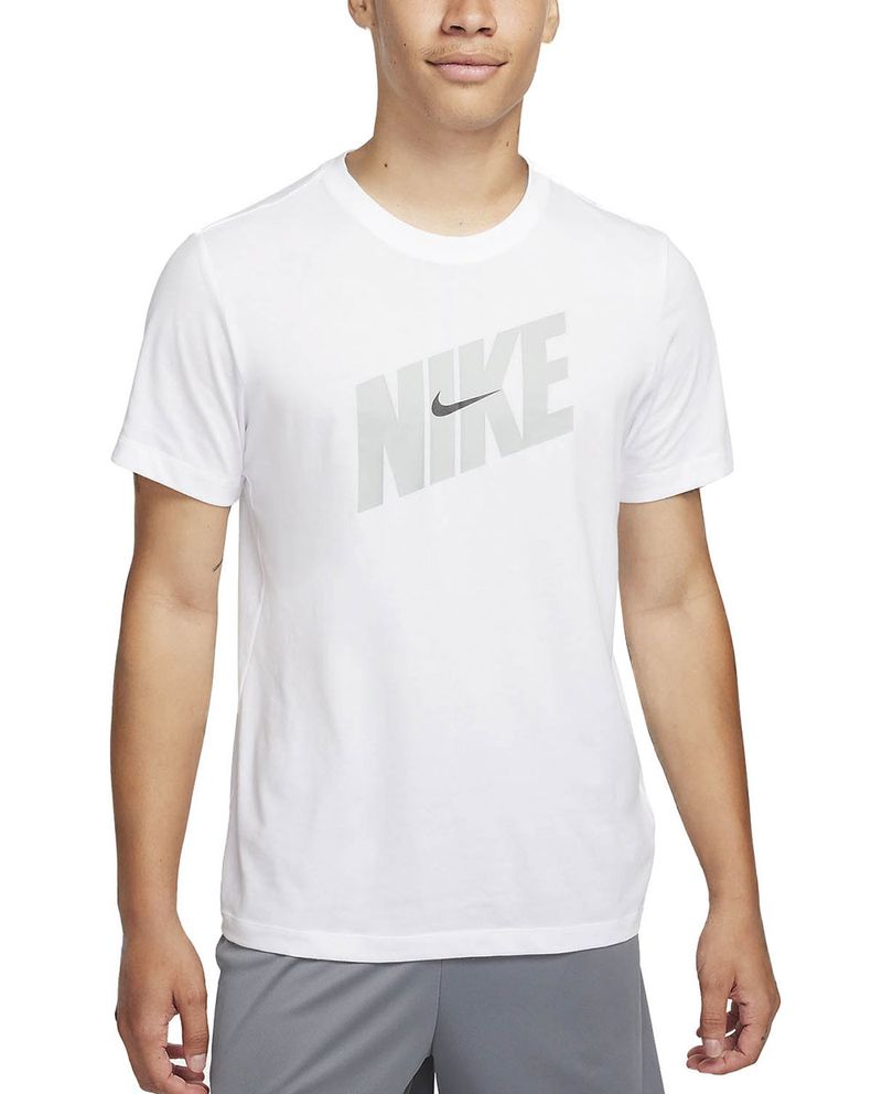104708814-Camiseta-deportiva-Nike-blanca-estampada-para-hombre