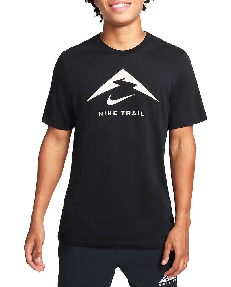 104708824-Camiseta-deportiva-Nike-negra-estampada-para-hombre