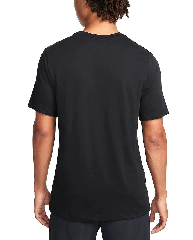 104708824-Camiseta-deportiva-Nike-negra-estampada-para-hombre