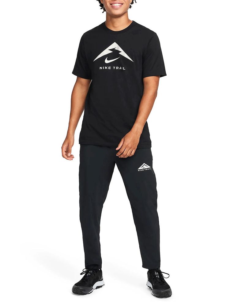 104708824-Camiseta-deportiva-Nike-negra-estampada-para-hombre