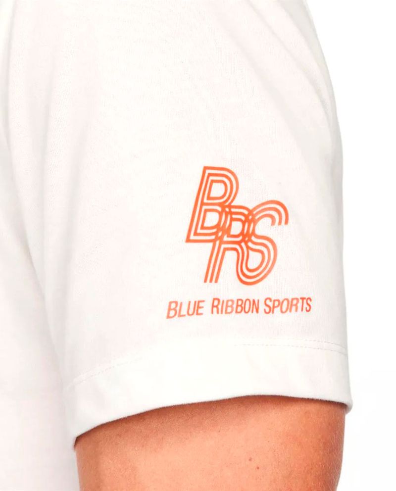 104708836-Camiseta-deportiva-Nike-running-blanca-estampada-para-hombre