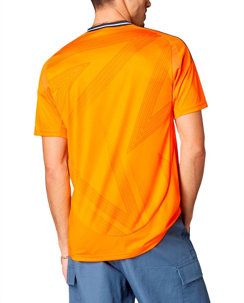 104741175-Camiseta-visitante-Adidas-Real-Madrid-anaranjada-2024-25
