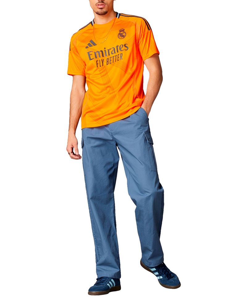 104741175-Camiseta-visitante-Adidas-Real-Madrid-anaranjada-2024-25