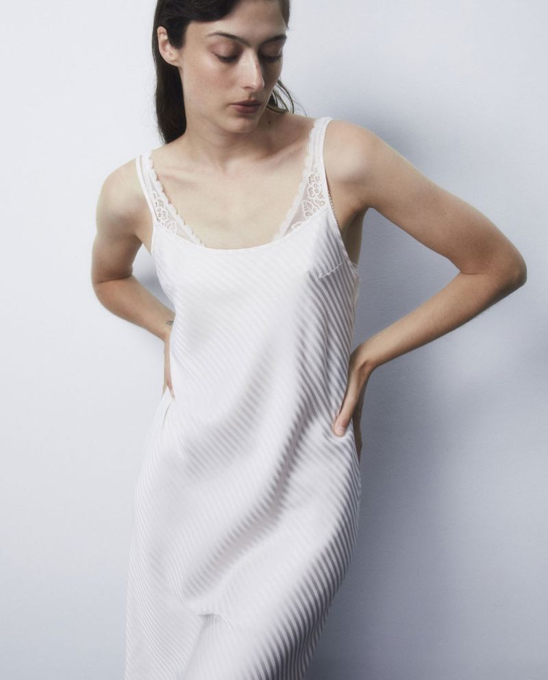 104738133-Camison-Sfera-blanco-de-tirantes-para-mujer