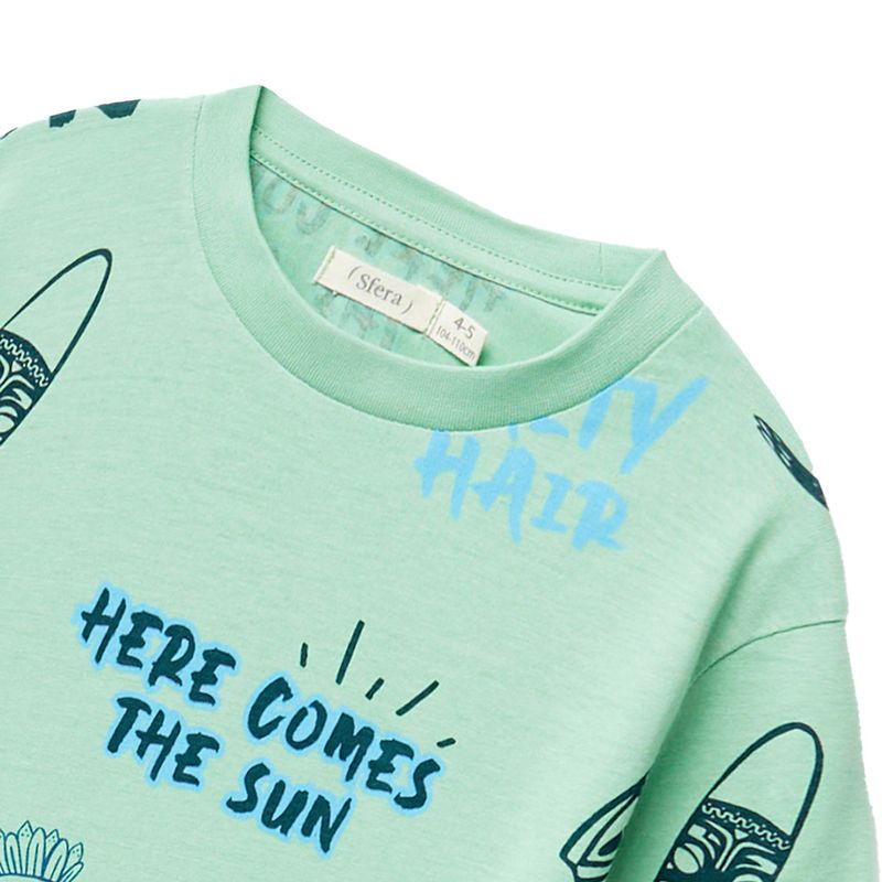 104677126-Camiseta-verde-con-estampado-para-niño