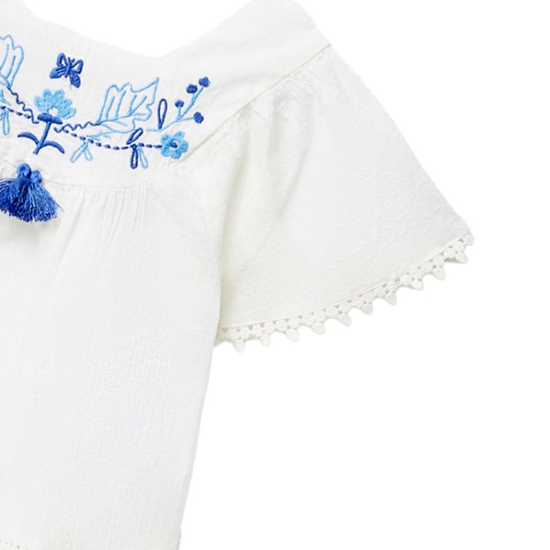 104669840-Blusa-blanca-con-bordado-para-niña
