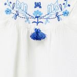 104669840-Blusa-blanca-con-bordado-para-niña