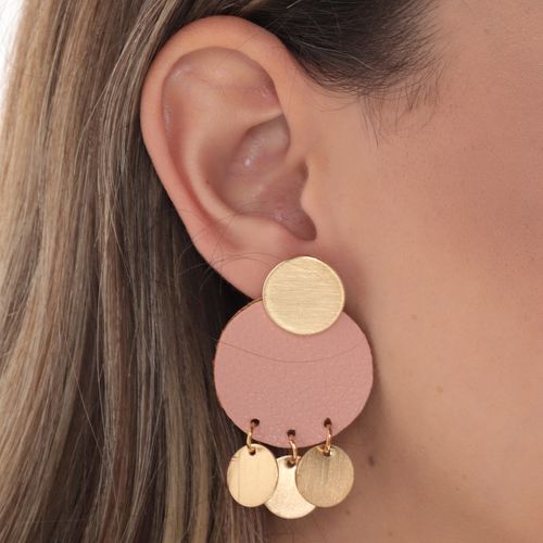 Aretes largos en dorado para mujer